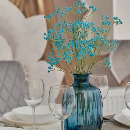Pastel & Floral With Parking In By Renters 아파트