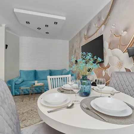 Appartement Pastel & Floral With Parking In By Renters